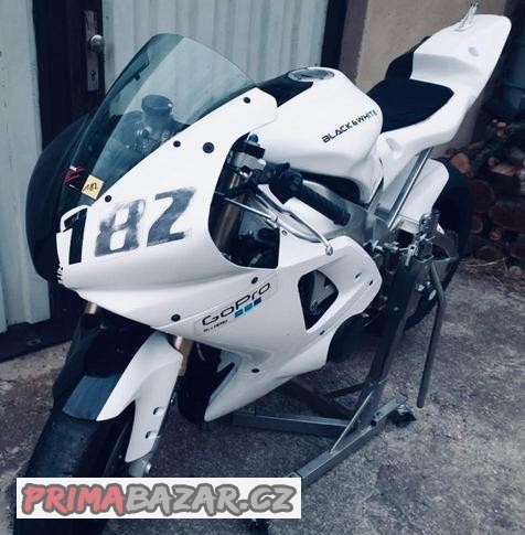 yamaha-r1-1000-plus-yamaha-fzr-1000