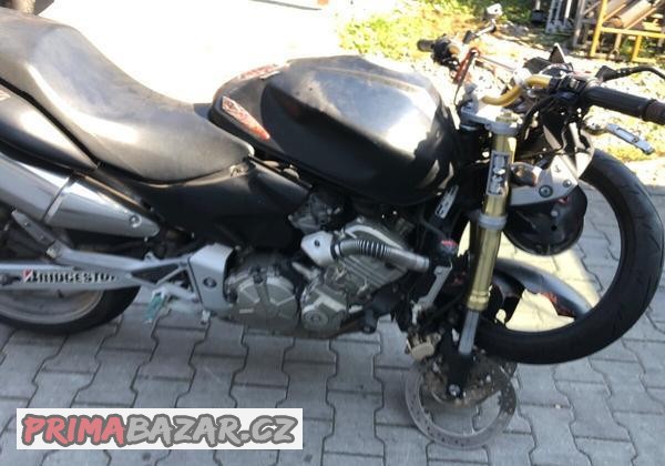 motonadily-honda-cb600-f-hornet-06-bourana