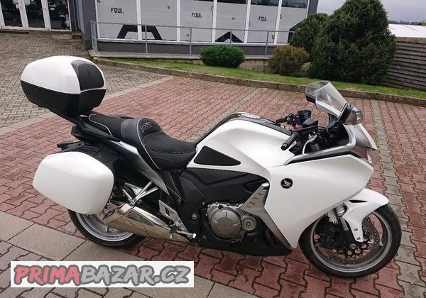 honda-vfr-1200-f-2010