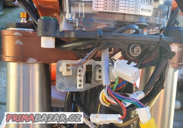 KTM EXC - elektrika,konektory piny zásuvky 2T 4T