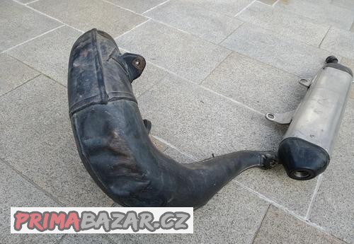 yz250-koleno-a-tlumic