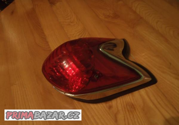 yamaha-xvs950a-midnight-star-zadni-svetlo