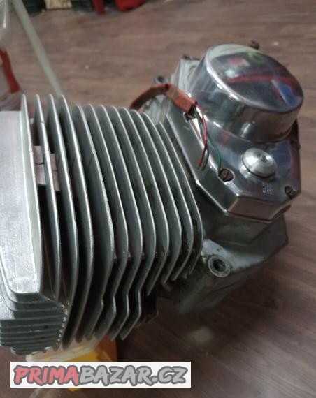 Závodní motor 125