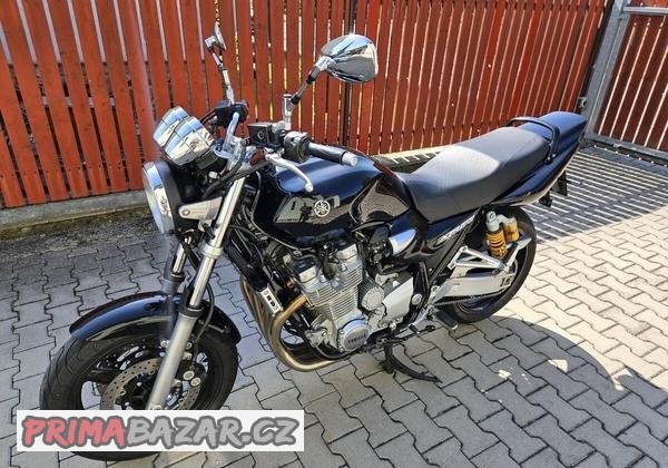 Yamaha XJR 1300 v krásném a udržovaném stavu.