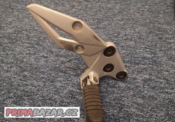 pravy-drzak-stupacky-komplet-suzuki-gsr-750