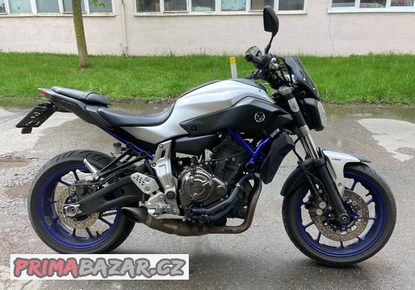 yamaha-mt-07-servisni-knizka-akrapovic-vyfuk