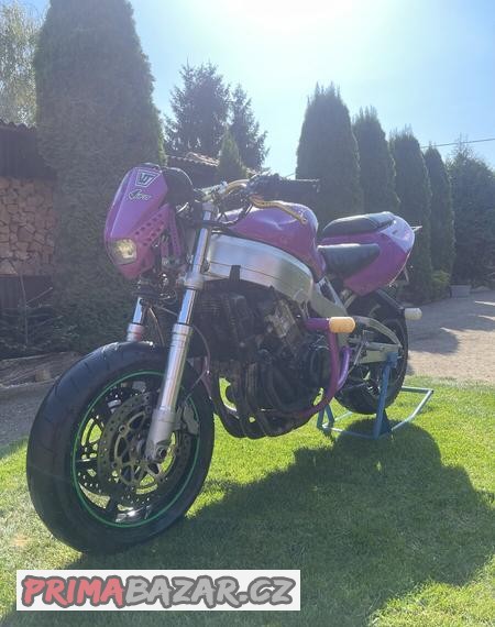 honda-cbr900rr-fireblade-stuntbike