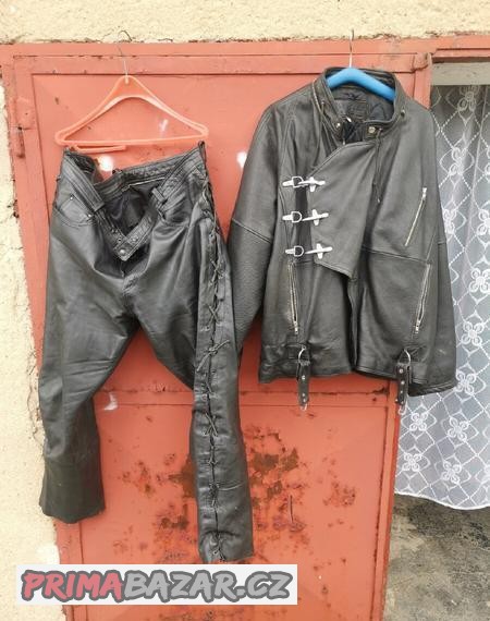 Kožená bunda a kahkoty na motorku.