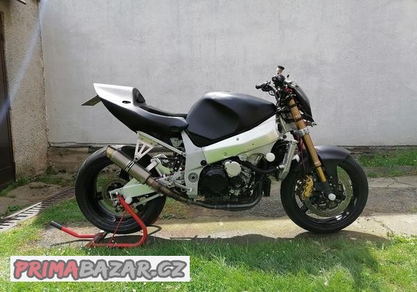 suzuki-gsx-r-1000-k1-na-nahradni-dily