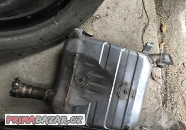 suzuki-gsr-600-vyfuk