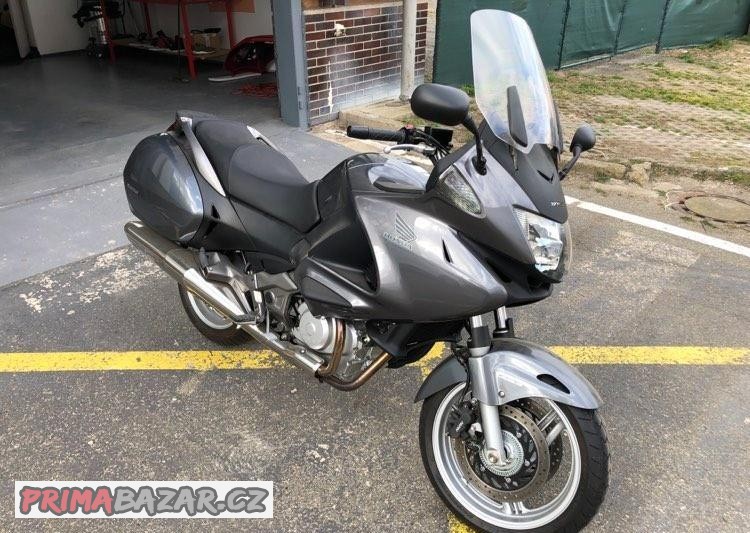 honda-nt-700-v-deauville-top-stav-jako-nova