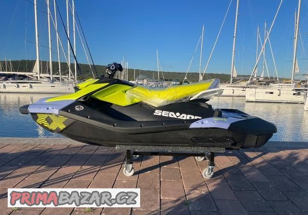 na-prodej-vodni-skutr-sea-doo-spark-trixx-3up-2024