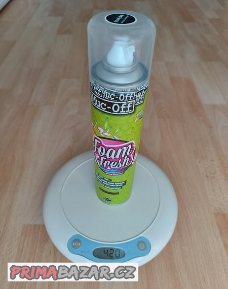 muc-off-osvezujici-pena-na-helmu-boty-a-rukavice-na-motorku