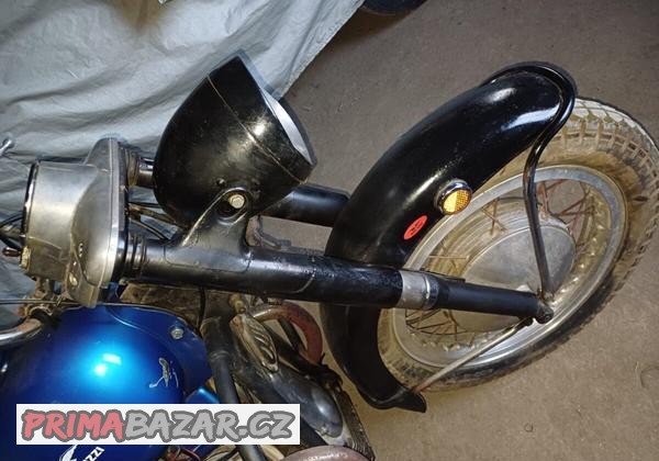moto-guzzi-v7-700