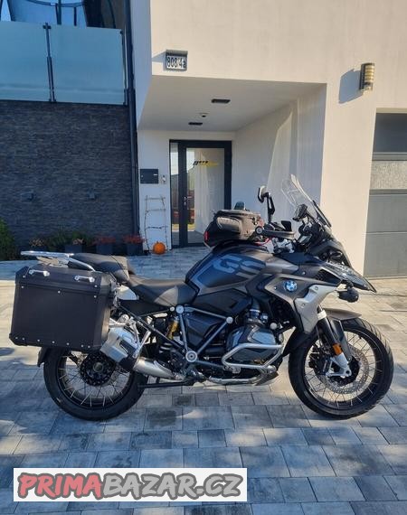bmw-1250-gs-triple-black-model-2022-excelentni-stav