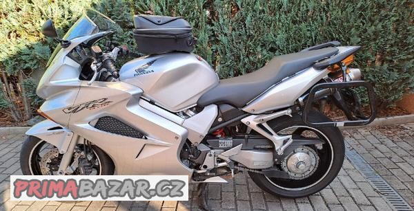 honda-vfr-800-vtec-leovince-top-stav