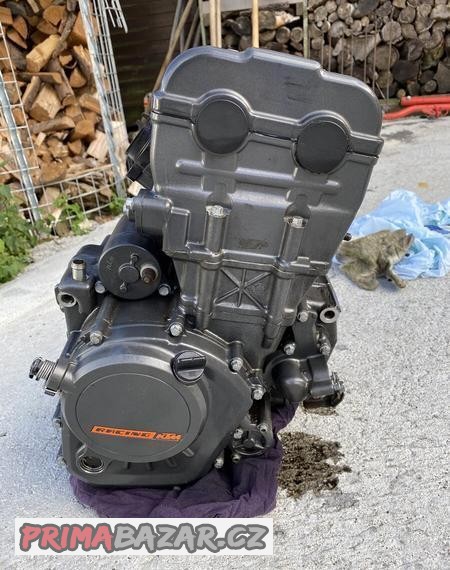 ktm-duke-125-2011-motor-svod-vyfuk