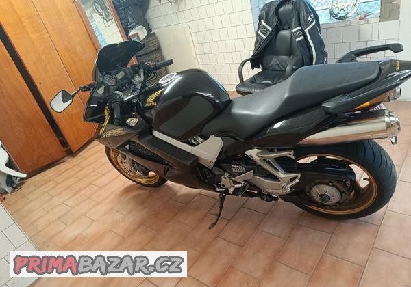 honda-vfr-800vtec