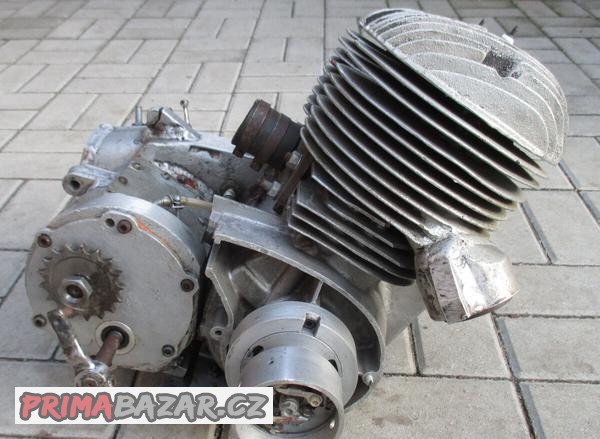 leva-hlava-jawa-libenak-350-hlavu-soutezni-zavodni-silnicni