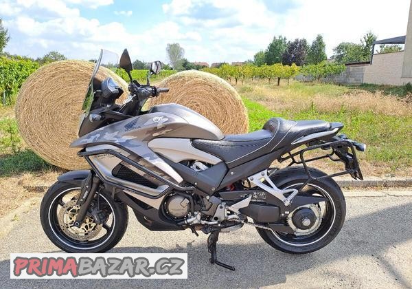 honda-vfr-800x-crossrunner