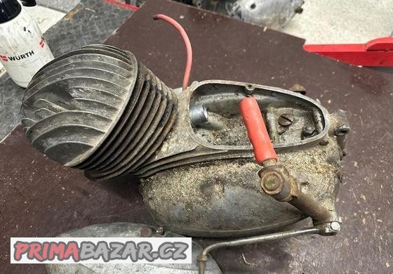predam-motor-cz-150c-so-zapalovanim-a-krytom