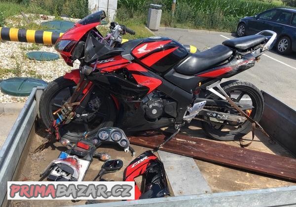 motonadily-honda-cbr125-r-2010-jc39e-bourana