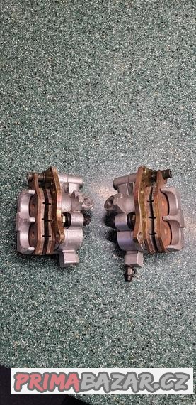 suzuki-ltr-450-nove-predni-brzdy