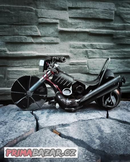 vyroba-motorek-z-kovu