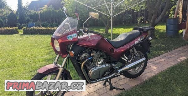 suzuki-vx-800-46kw-nove-pneu