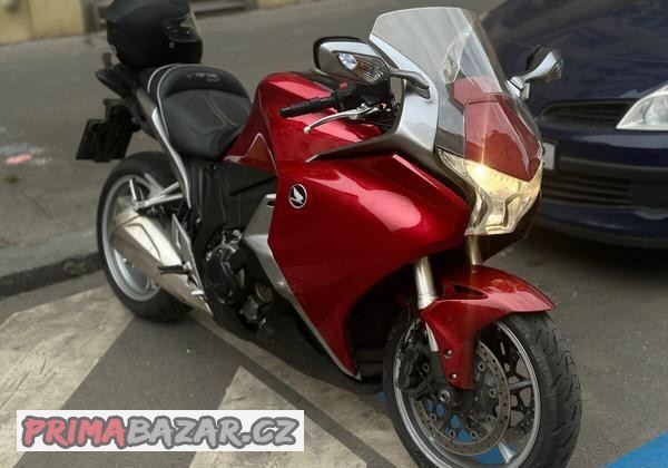 honda-vfr-1200-f-dct-automat