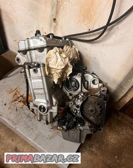 kawasaki-zx7r-motor