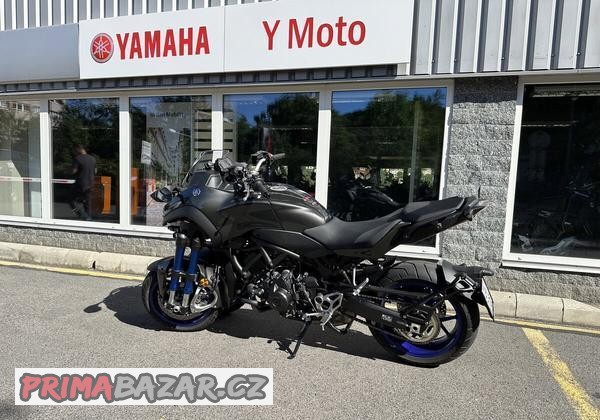 yamaha-niken-akrapovic