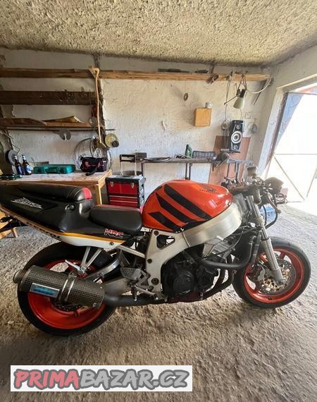 honda-cbr900rr-sc33-1998
