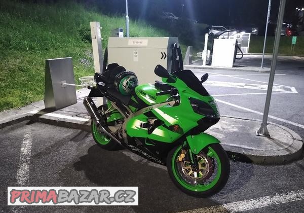 kawasaki-zx9r-plasty-kapotaz-bmw-r-1200-gs-akrapovic