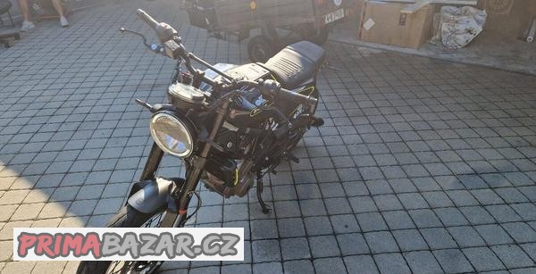 husqvarna-svartpilen-401-na-nahradni-dily