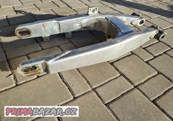 yamaha-tt600-r-kyvna-vidlice-osa-kyvky-a-zadniho-kola