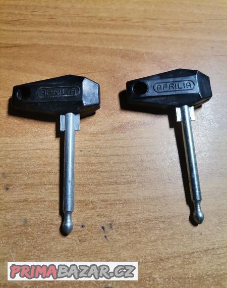 cz-125-476-175-477-exportni-verze-klicek-aprilia-nos