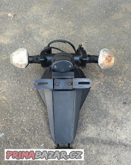 zadni-blatni-s-blinkry-a-osvetleni-spz-kawasaki-er-6n