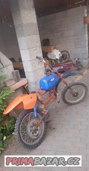 kostra-jawa-pionyr-a-plno-nahradnich-dilu