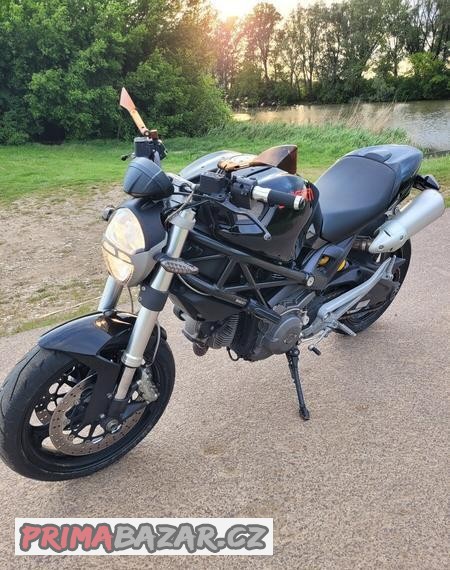 Ducati Monster 696