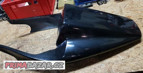 yamaha-yzf-r1-sedacky