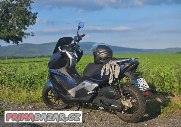 najeto-pouze-2700km-motorro-easymax-125i