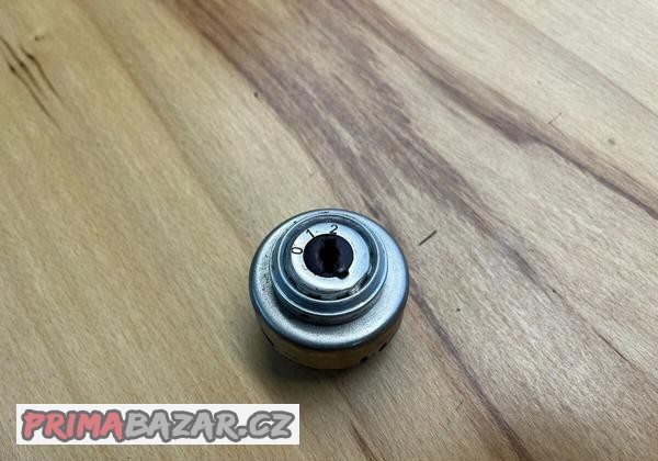 spinaci-skrinka-jawa-cz