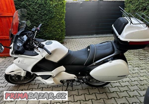 honda-deauville-700-rc52