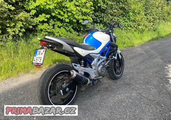 suzuki-sfv-650-gladius-2009