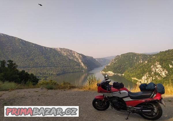 kawasaki-gpz-900-r