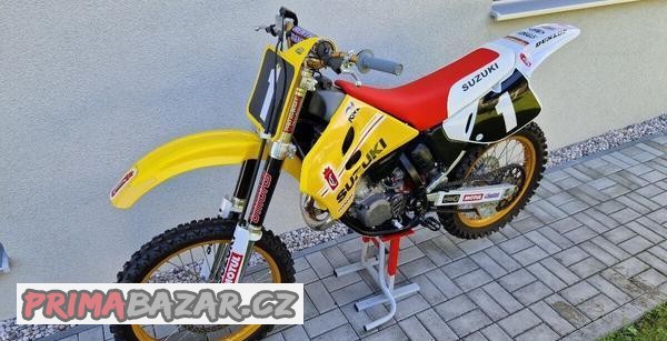 suzuki-rm-125-motocross