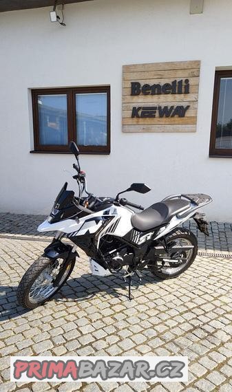 symnh-t-300-cerna-bila-euro-5-predvadeci-motocykl