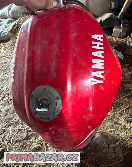nadrz-na-yamaha-r1-00-01-rn04