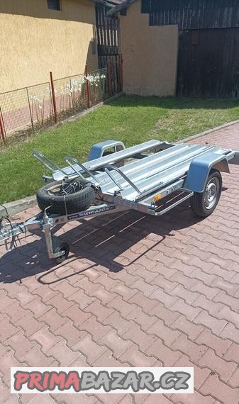 vlek-na-moto-k-zapujceni